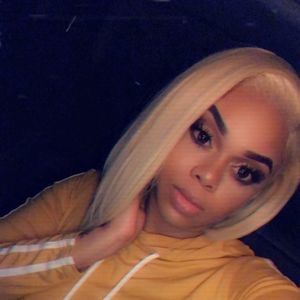 Meet your Posher, Dominique